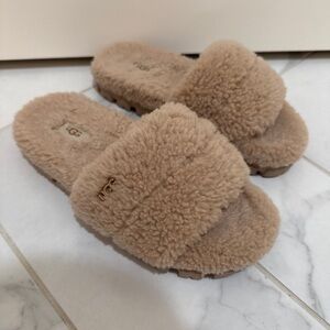UGG Women's Fluffy Beige Slippers